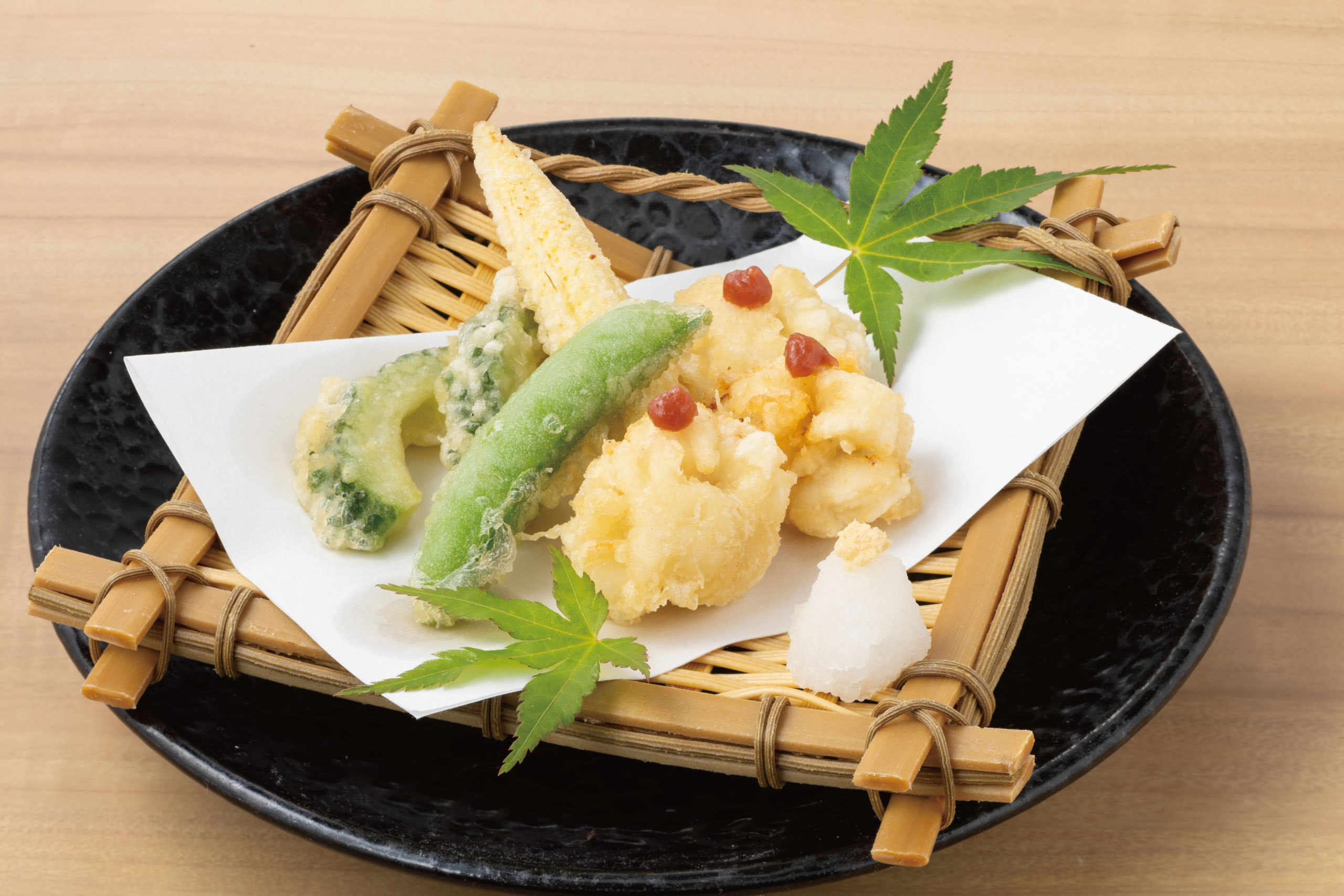 日本海庄や旬メニュー　2025年6月　海鮮　野菜　鱧と季節野菜天布羅盛り合わせ　日本海庄や　㈱かんなん丸